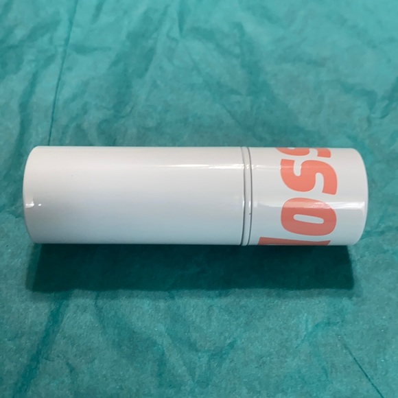 The Concierge Cheek and Lip Tint by Floss Beauty - Picture 2 of 3